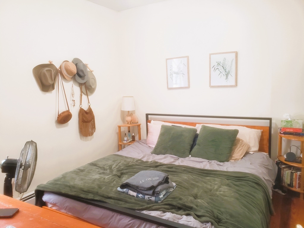 27 Medford St, Medford