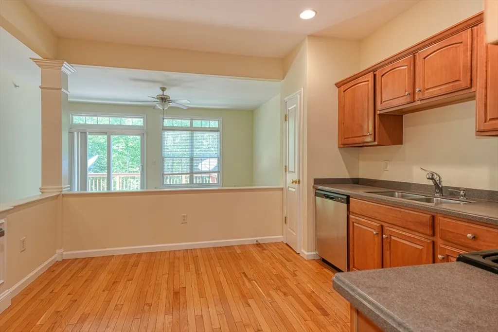 89 Buttercup Ln, Grafton