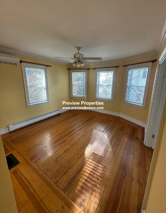 28 Montfern Ave, Oak Square