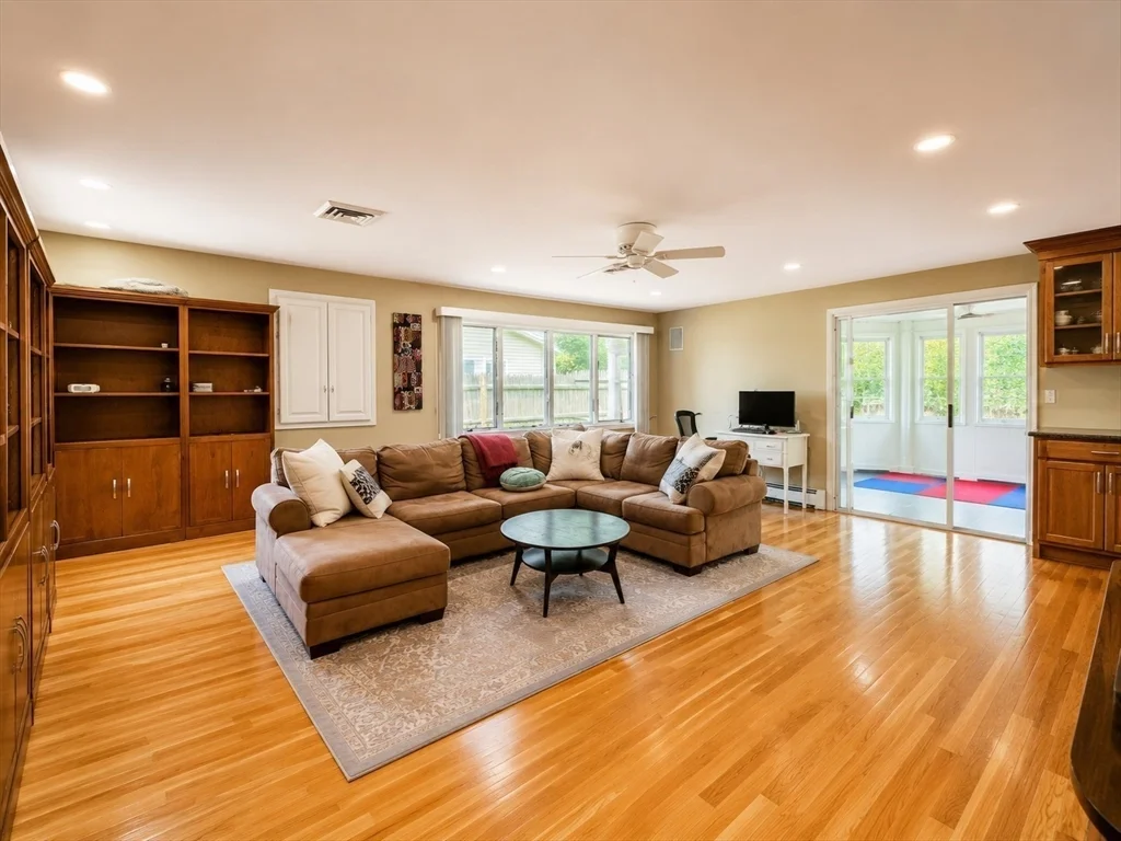 15 Leonard Rd, Framingham