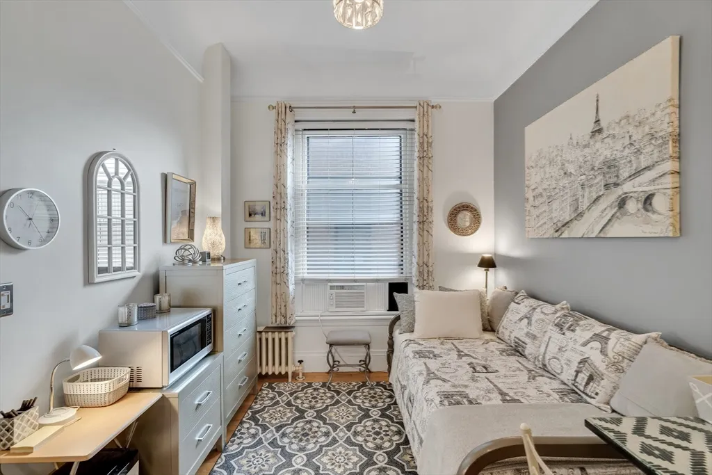 290 Commonwealth Ave, Back Bay