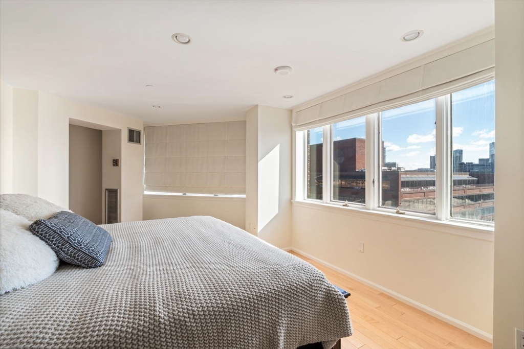 10 Rogers St, East Cambridge