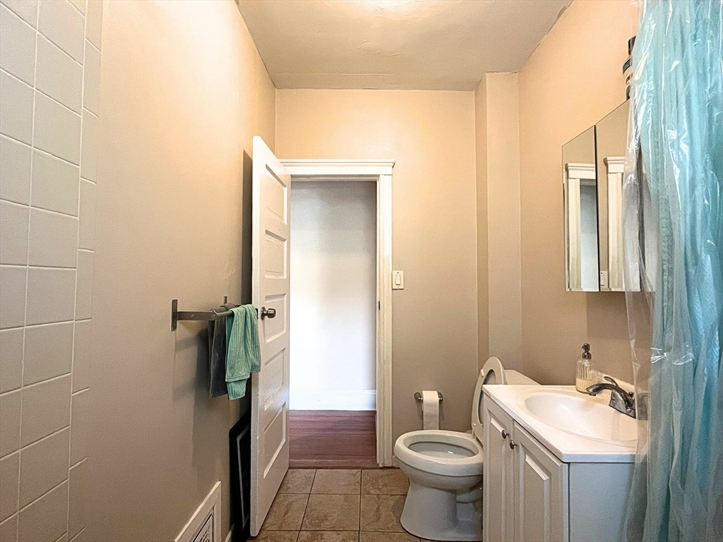 3907 Washington St, Jamaica Plain