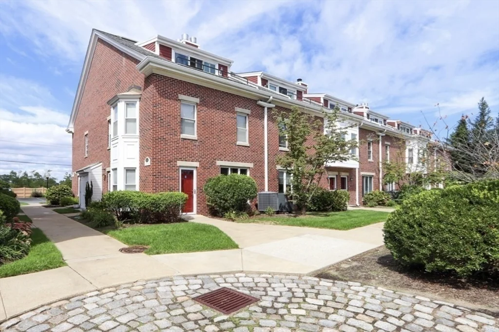 166 Quincy Shore Dr, Quincy