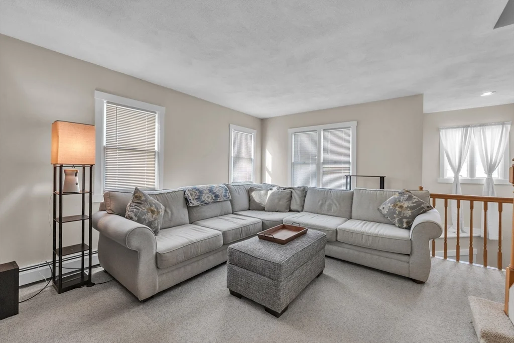 18 Merlin Ct, Tatnuck