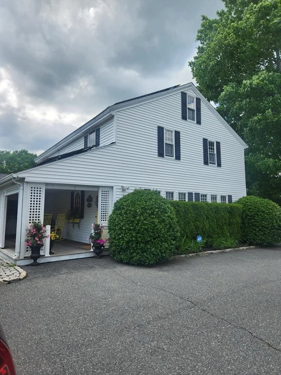 92 Main St, Hopkinton