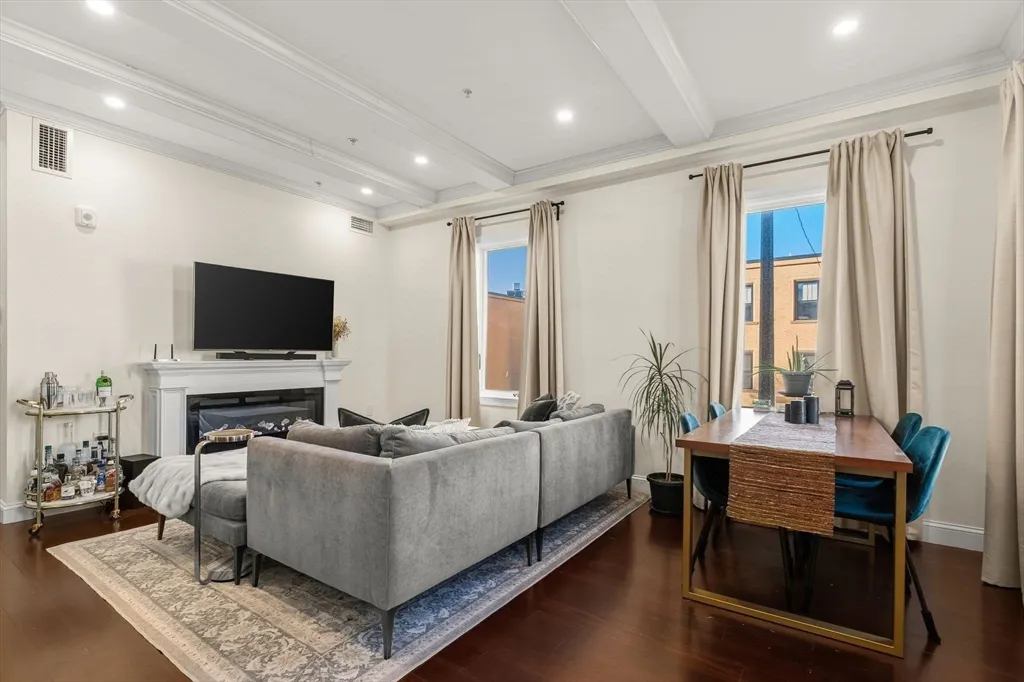 753 East Broadway, South Boston