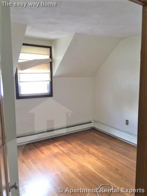 8 Pleasant St, Medford Square