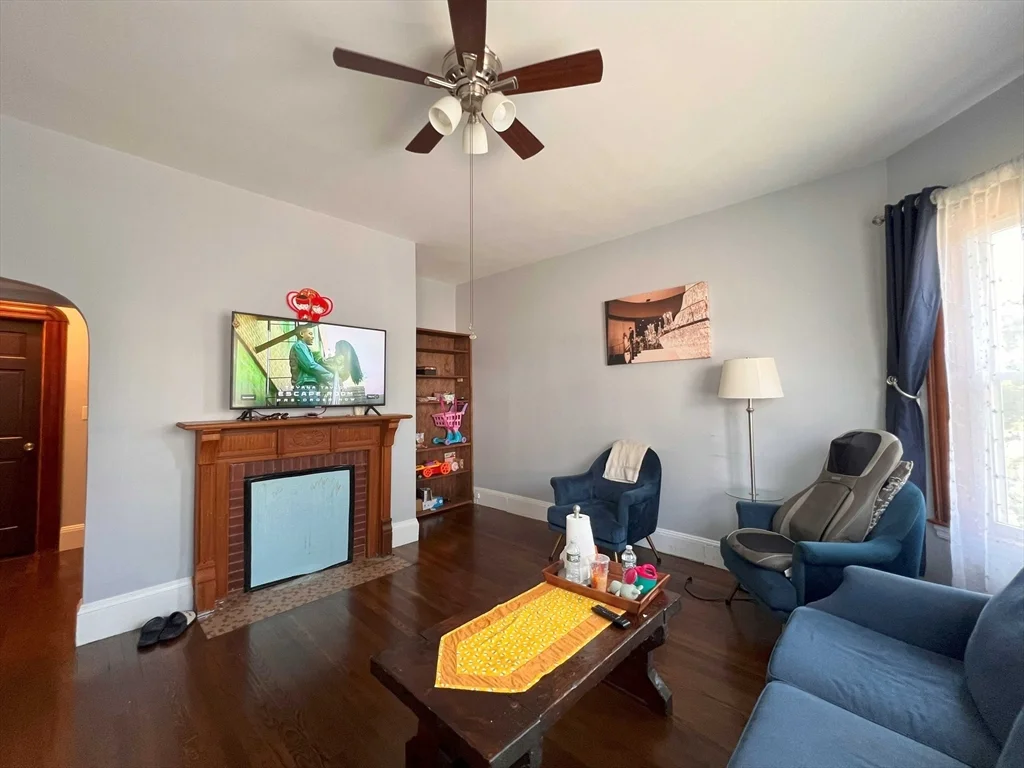 25 Rowena St, Dorchester