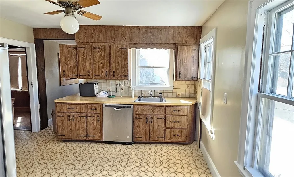 1024 N Main St, Brockton