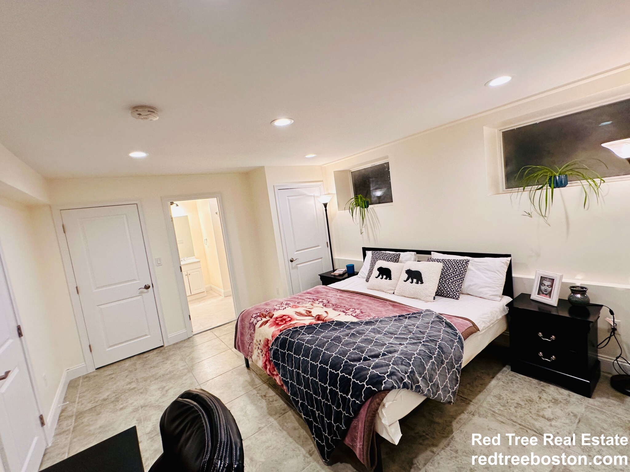 18 Senator Bolling Cir, Dorchester