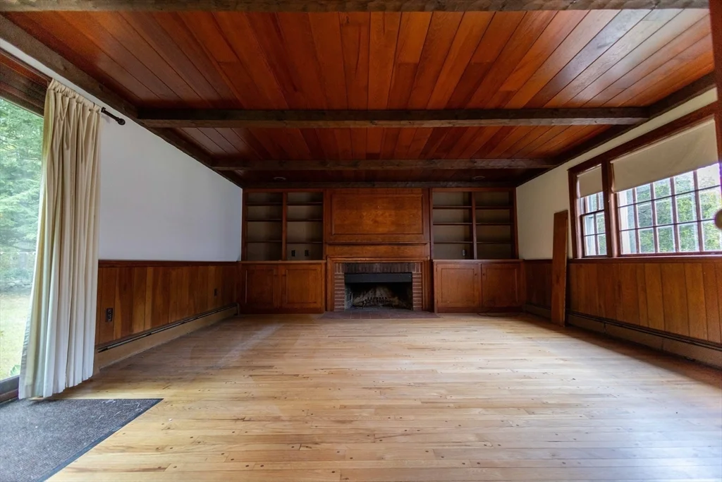 195 Dover Rd, Westwood