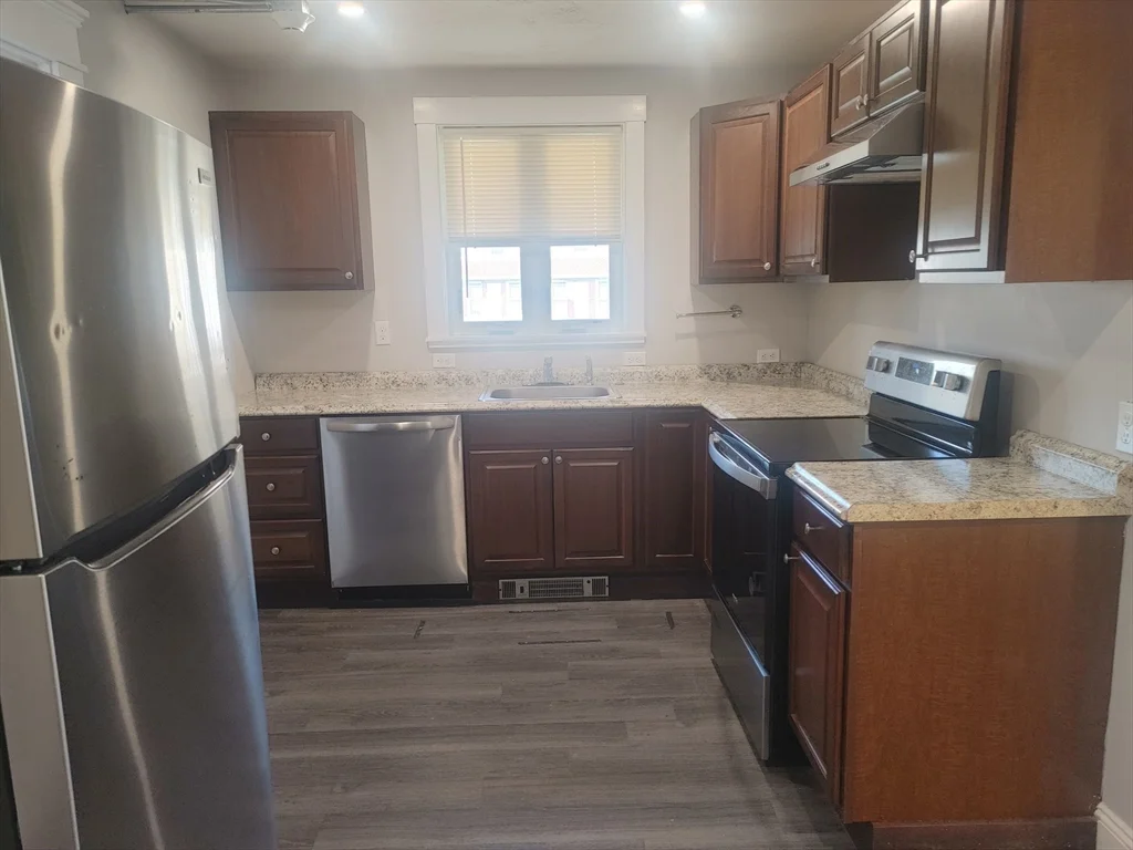 16 Wall St, Foxboro
