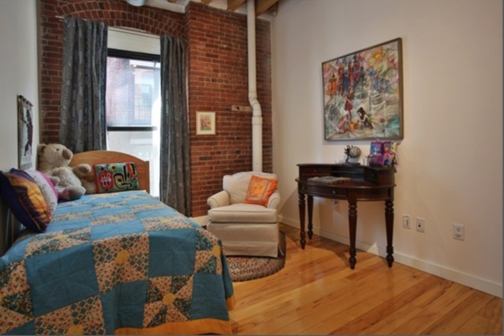 111 Beach, Leather District