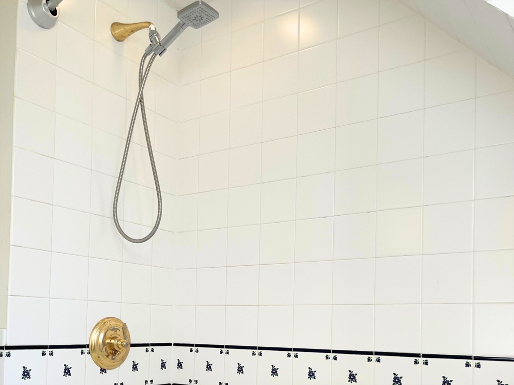 20 Pleasant St, Salem