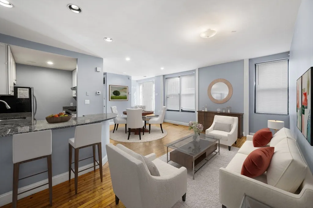 330 1/2 E St, South Boston