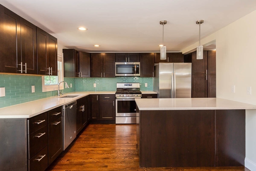 77 Rock Glen, Medford