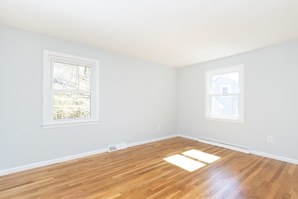 548 Poplar St, Roslindale