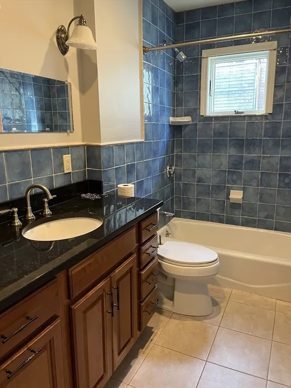 24 Upcrest, Oak Square