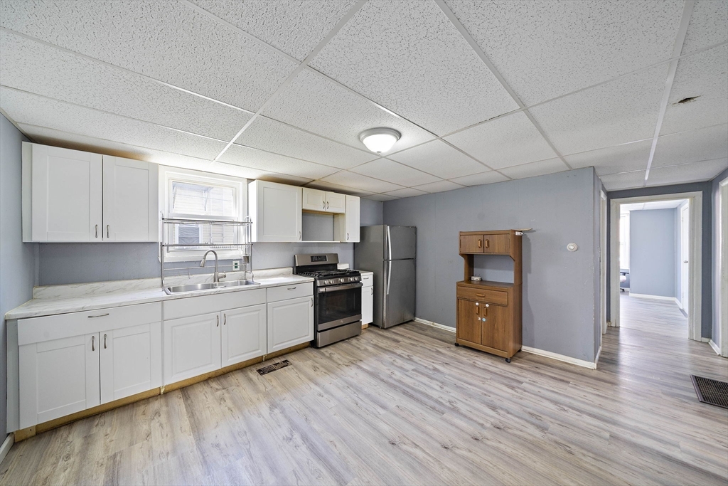 48 Rocliffe St, Fall River