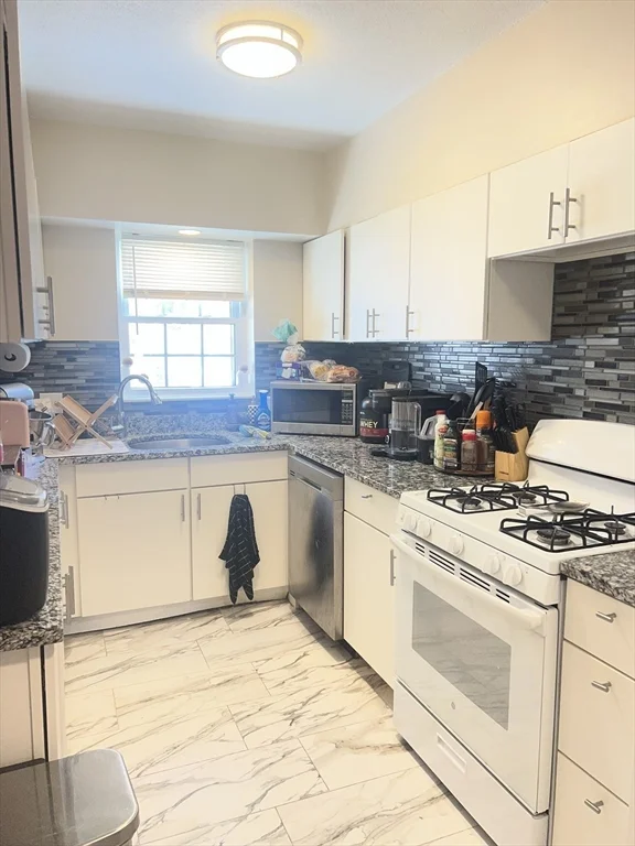 169 Lake Shore, Brighton