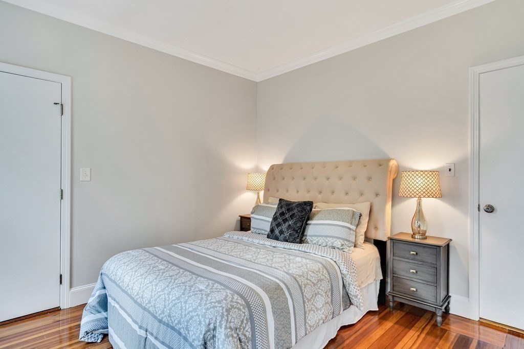 558 Washington St, Brighton