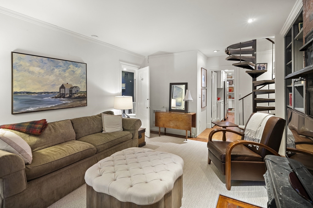 15 Hereford St, Back Bay