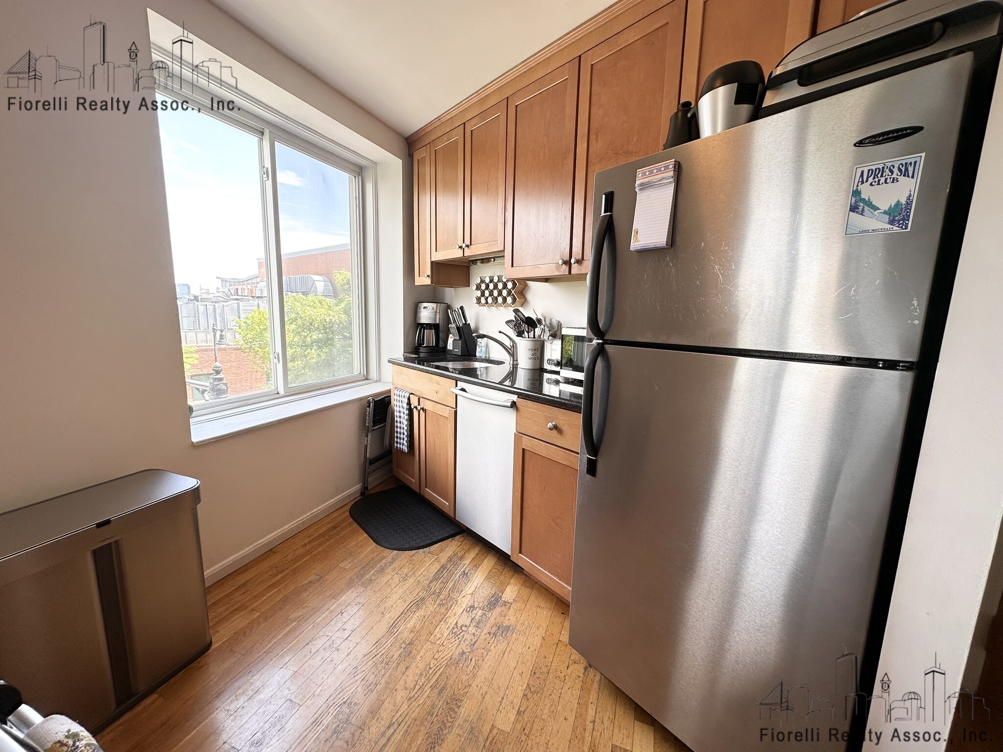 414 Commercial St, North End