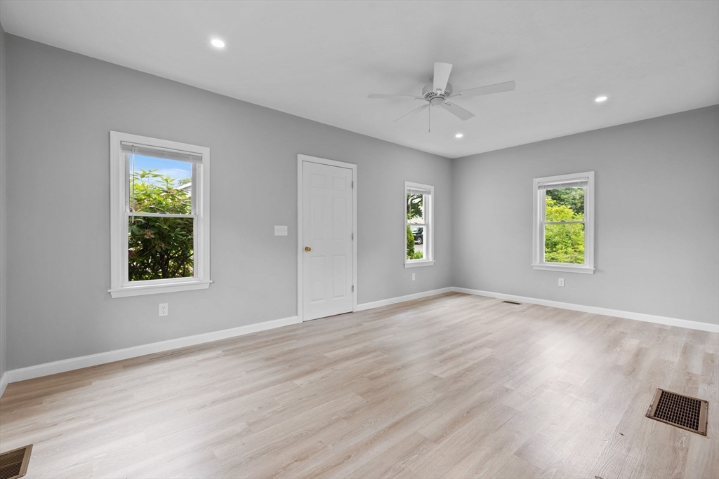 28 Greenwood Ave, Weymouth