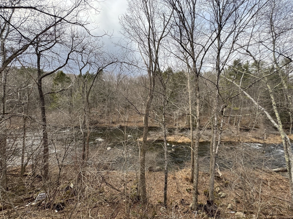 16 Knightville Dam Rd, Huntington