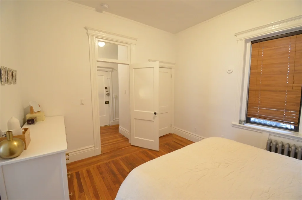 1109 Boylston St, Fenway