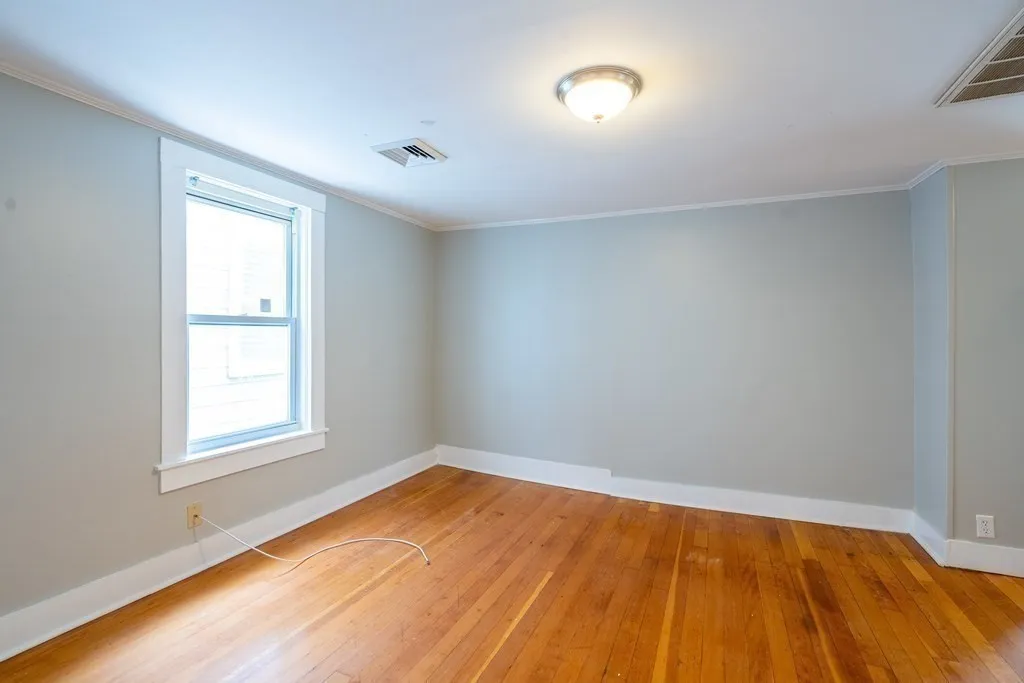 716 Lawrence St, Lowell