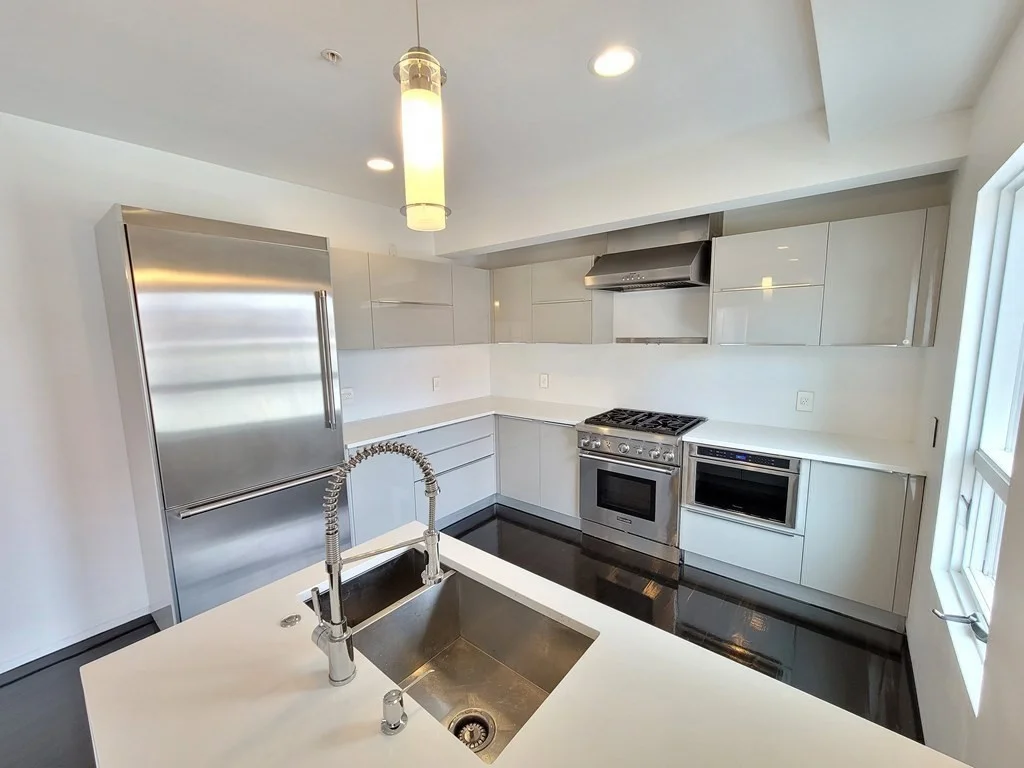 687 E 2nd St, South Boston