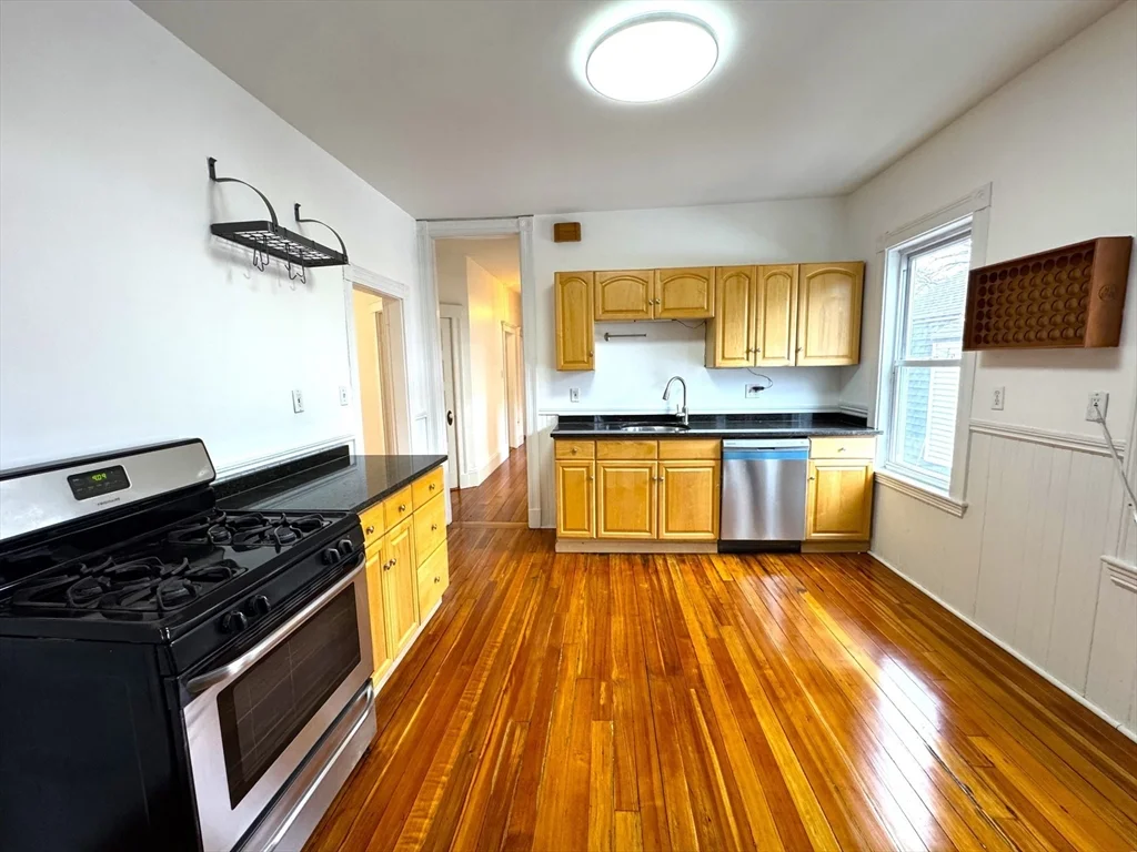 67 Washburn Ave, North Cambridge