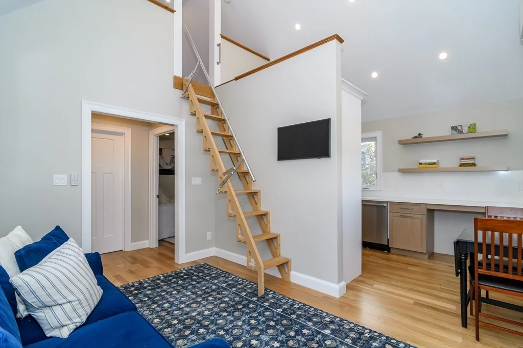 12R Maugus Ave, Wellesley Hills