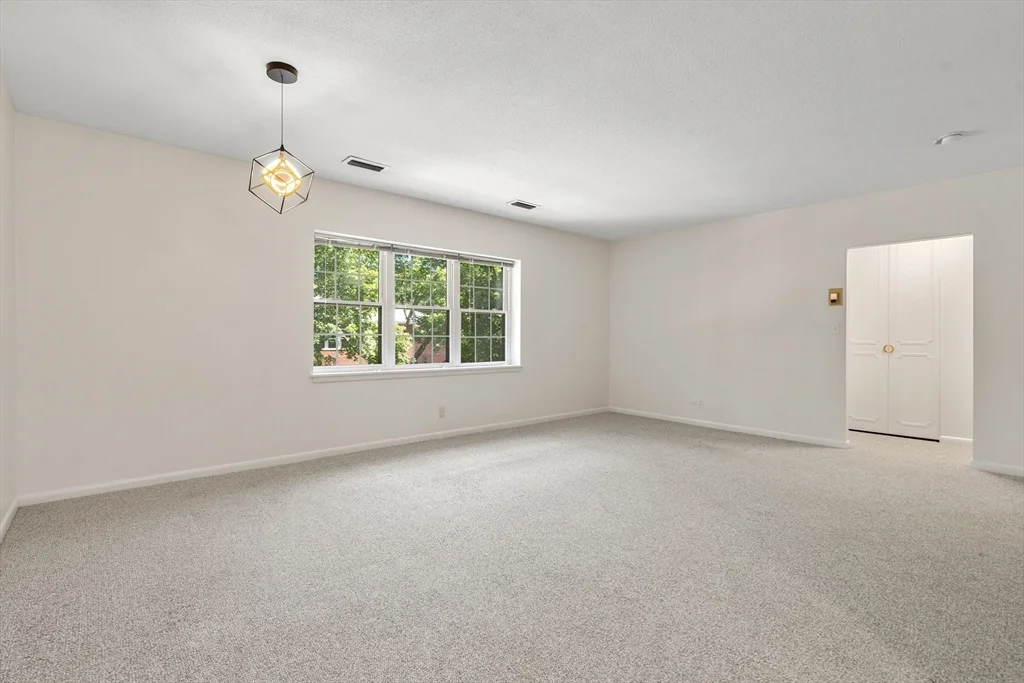 10 Lake Shore Ct, Brighton