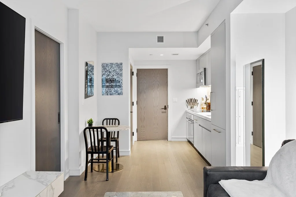 55 Lagrange, Downtown