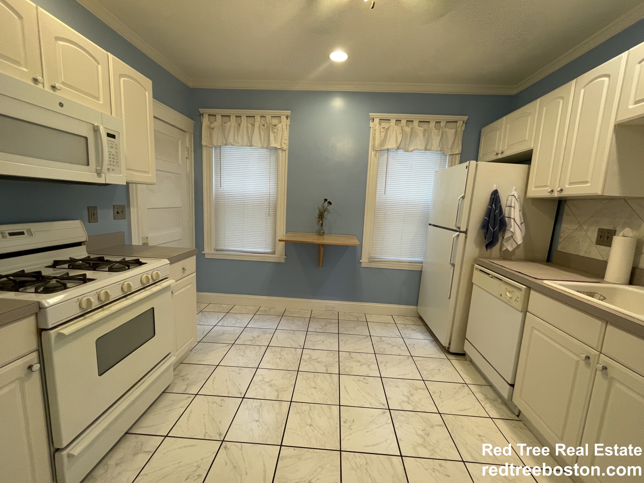 18 Bigelow St, Oak Square