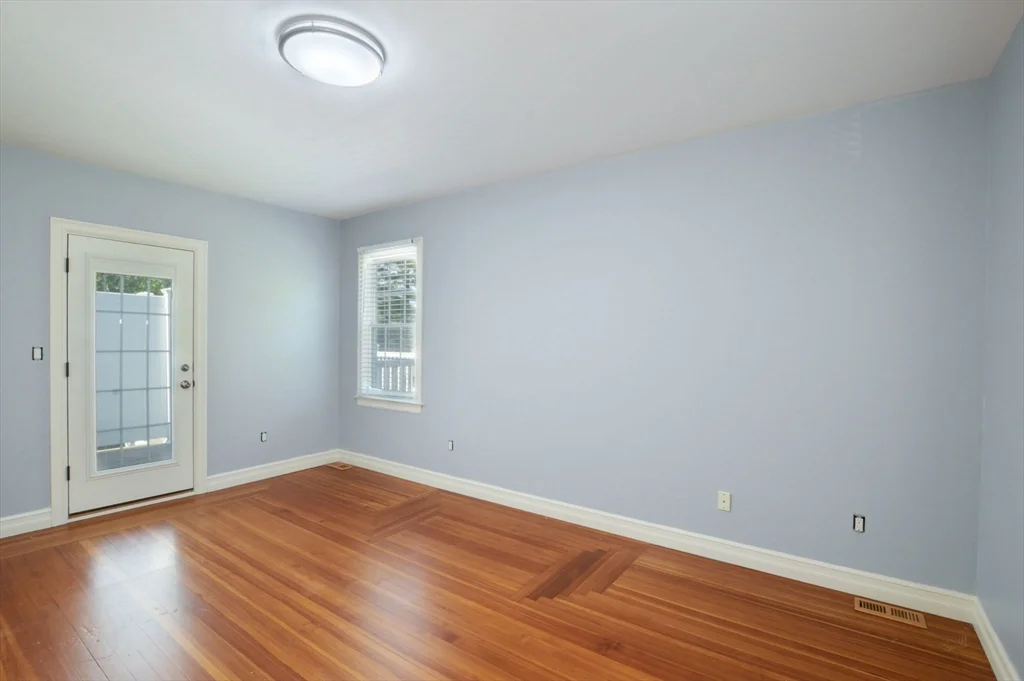 66 Tucker Ln, Dartmouth