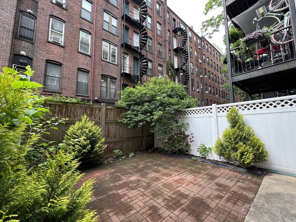 24 Isabella, Back Bay