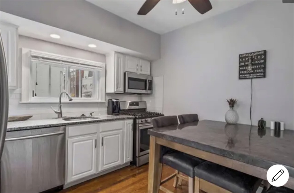 66 Bolton St, South Boston