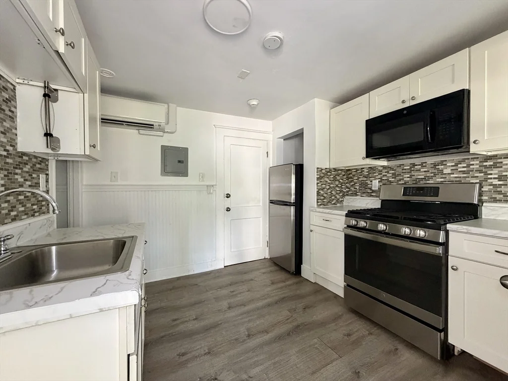 7 Main St, Foxboro