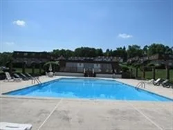 12 Williamsburg Ct, Shrewsbury