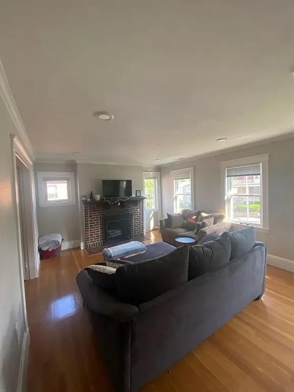 651 Washington St, Oak Square