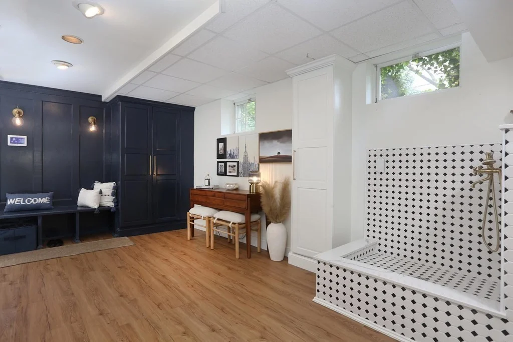 1010 Centre St, Newton Center