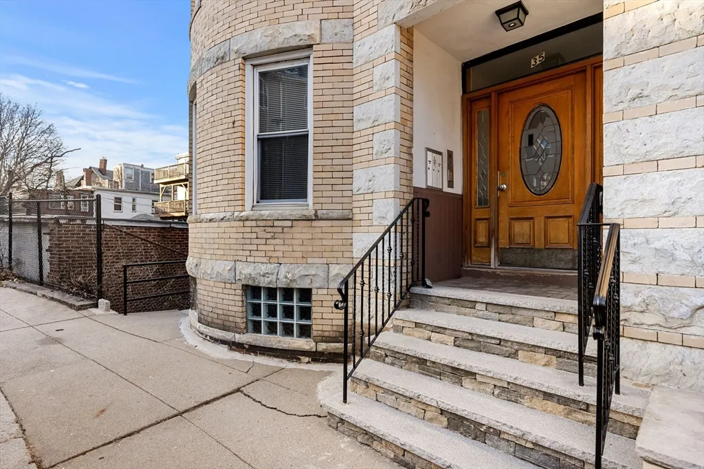 35 Harold St, Roxbury