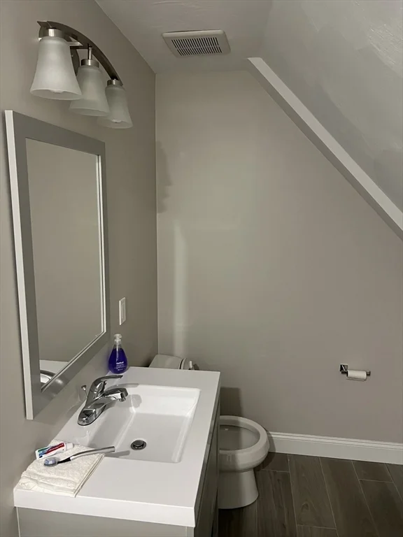 14 Cotting St, Medford