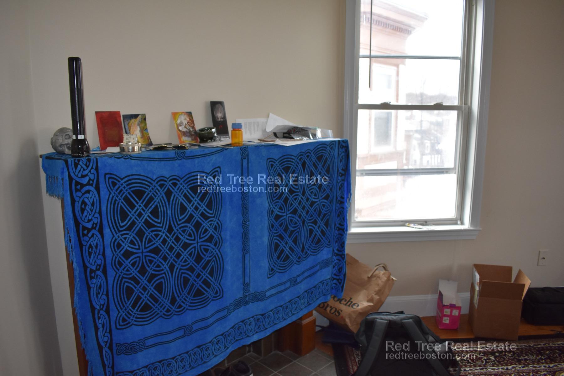 30 Circuit St, Roxbury