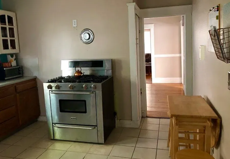 212 Cedar St, Powder House Square