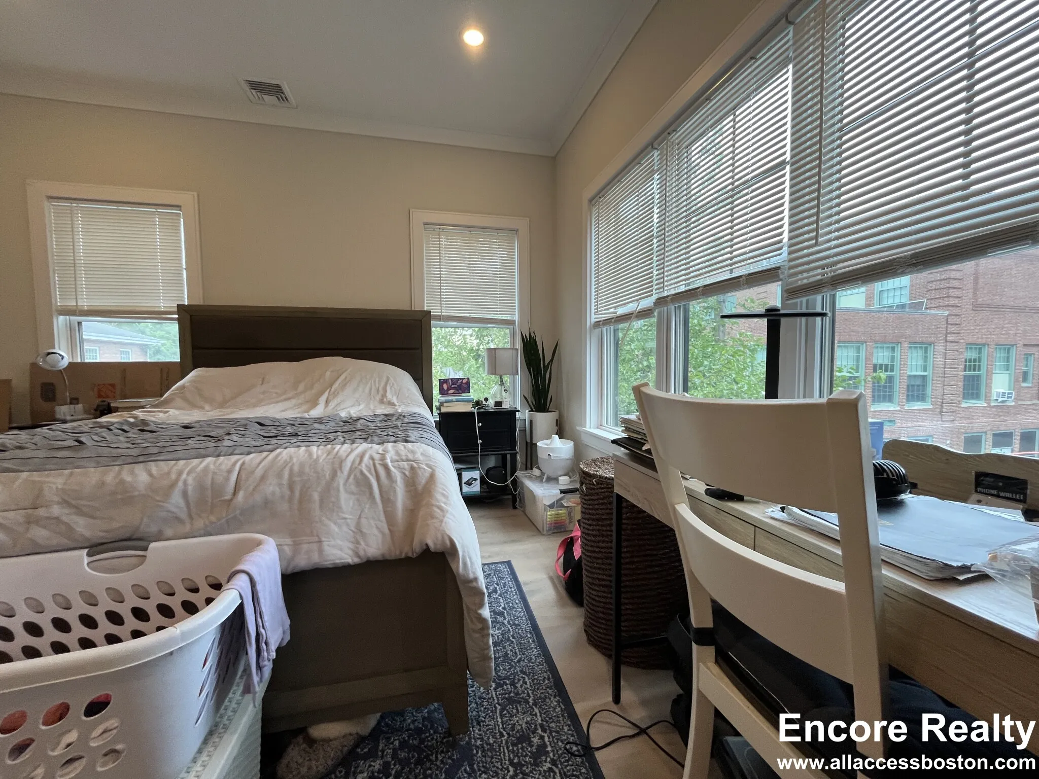 32 Cummins Highway, Roslindale